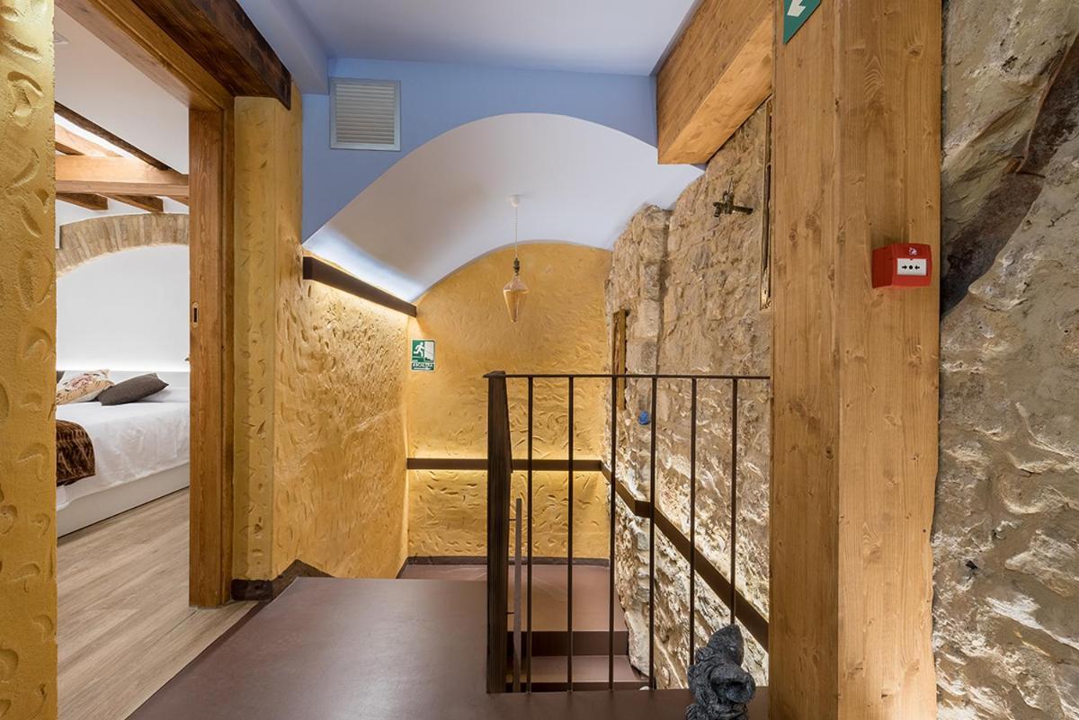 Hotel 977 3*