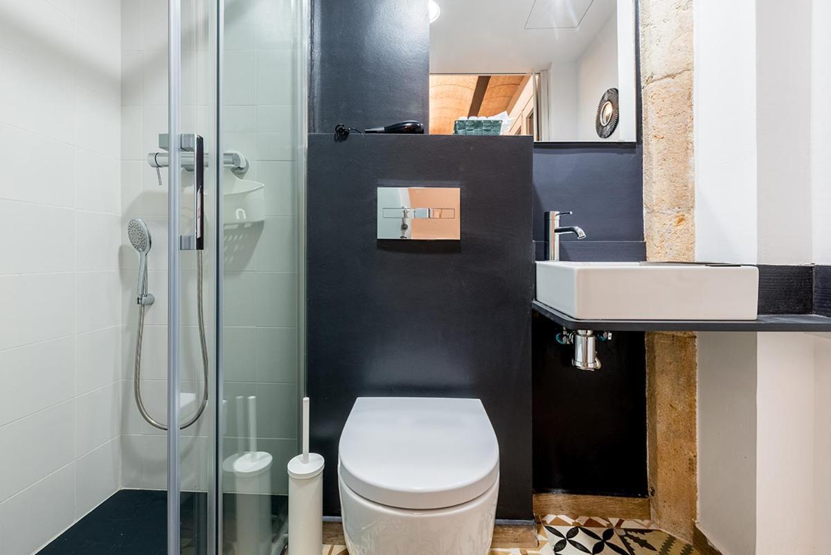 Hotel 977