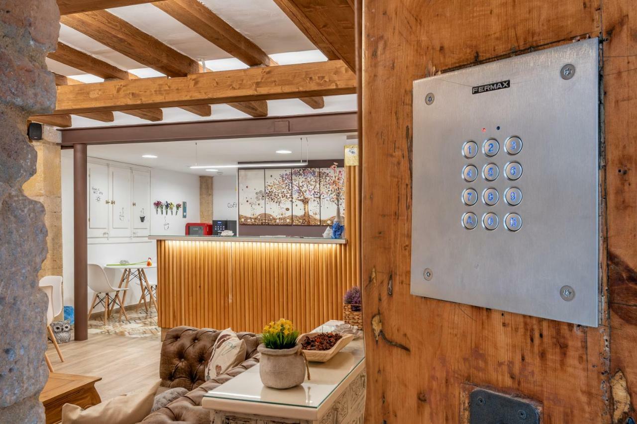 977 Hotel
